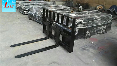 Skid steer pallet fork