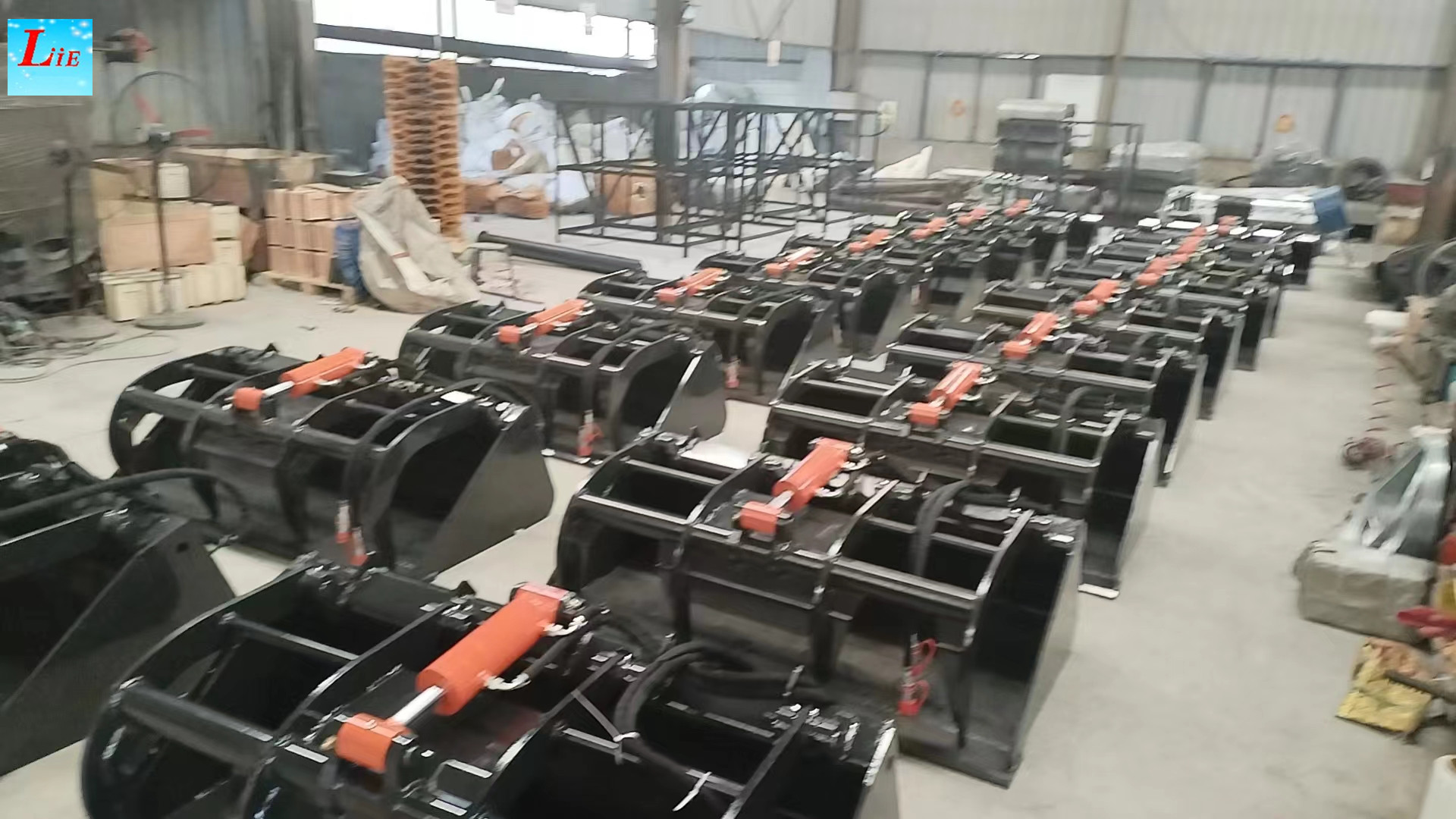 Skid steer grapple bucket attachments